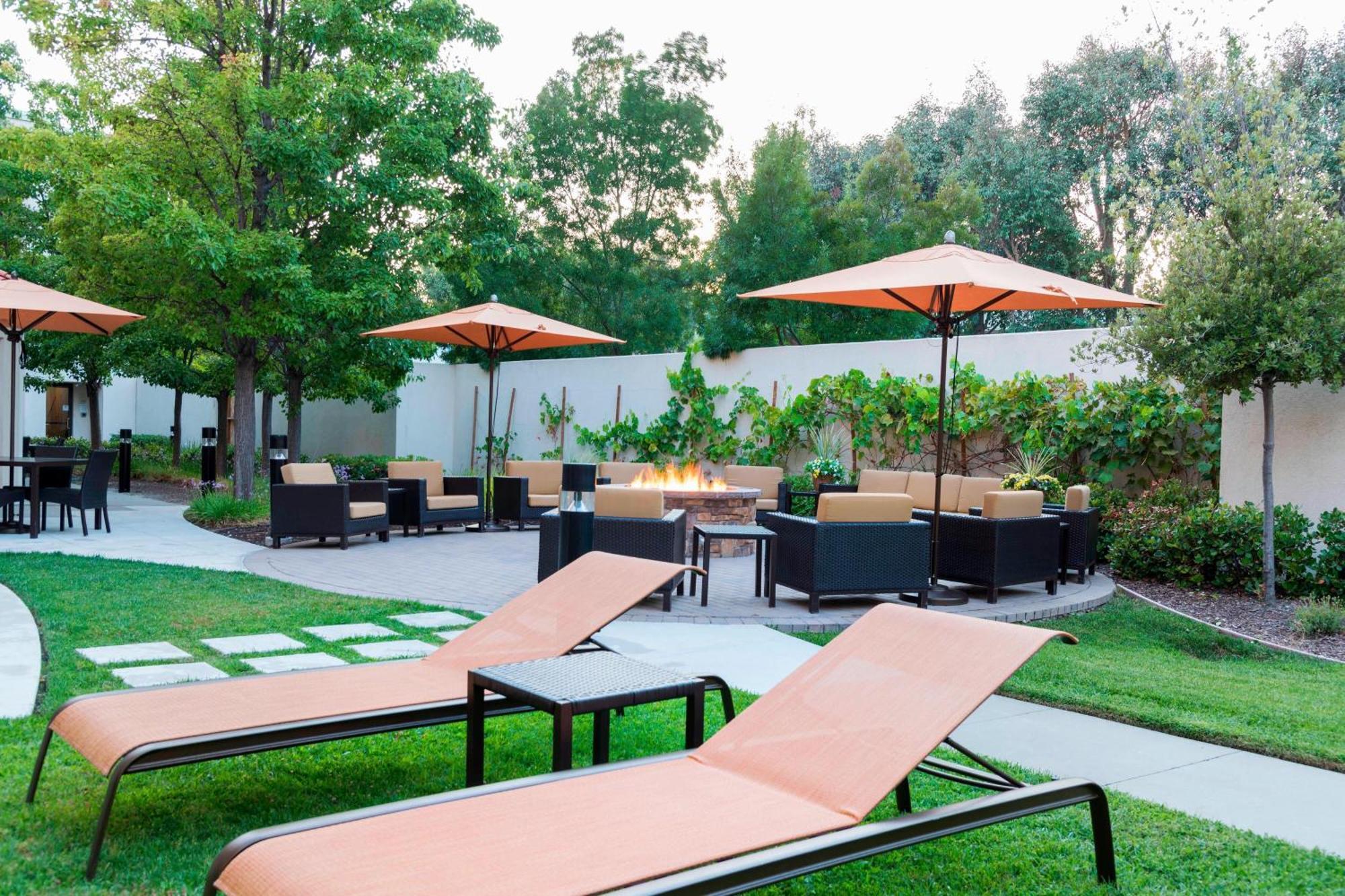Courtyard By Marriott Livermore Bagian luar foto