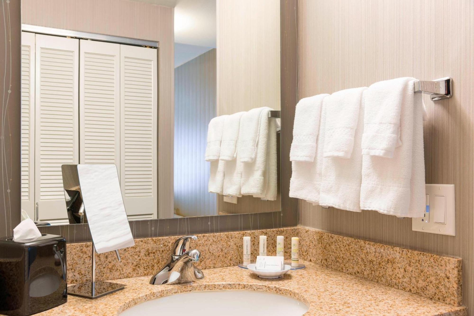Courtyard By Marriott Livermore Bagian luar foto